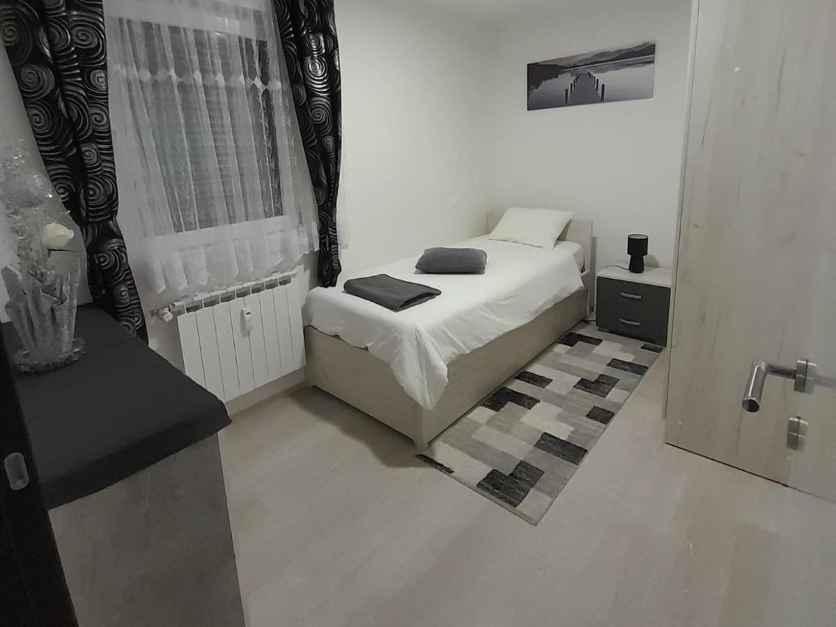 Apartman Lela Карловац Екстериор снимка